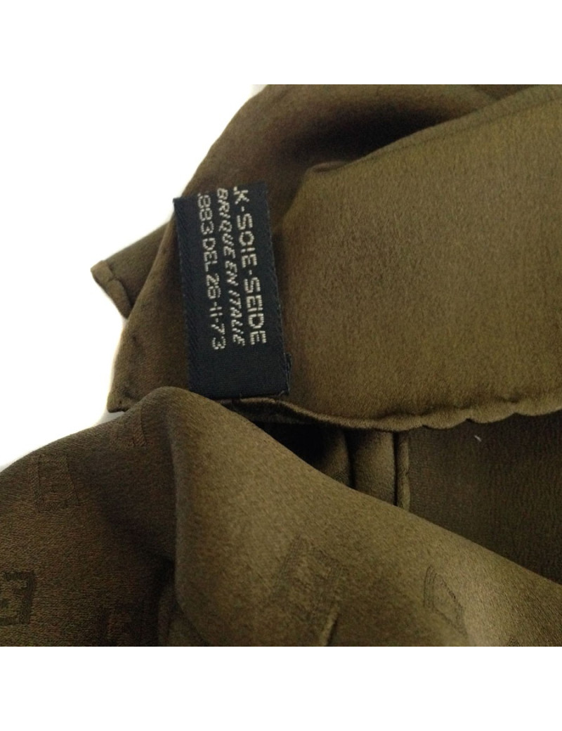 Foulard FENDI en soie kaki mate et brillante