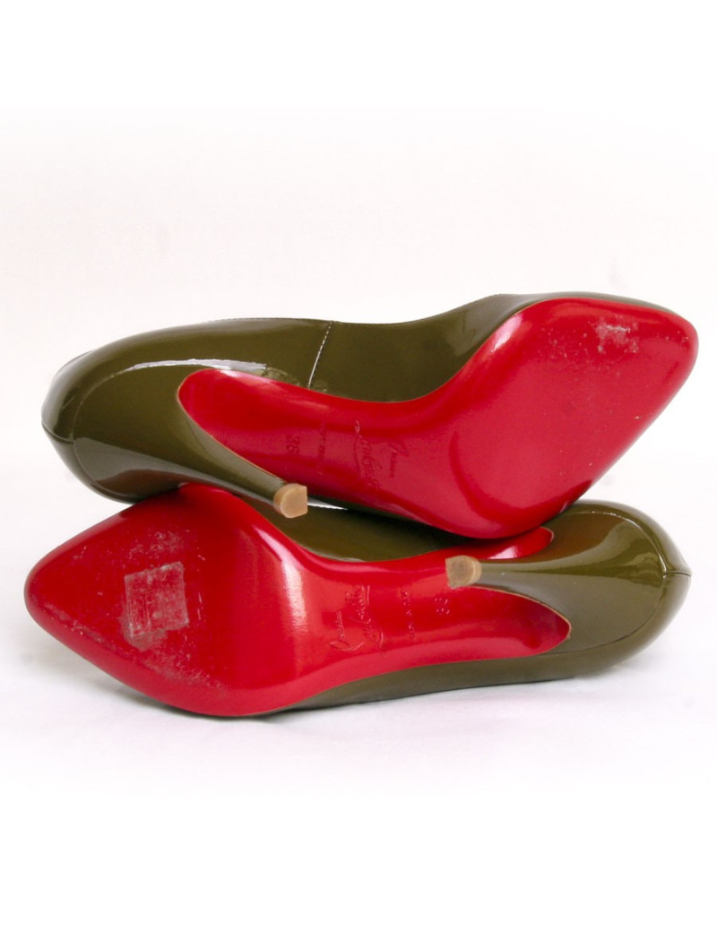 Escarpins LOUBOUTIN T 36 vernis vert kaki