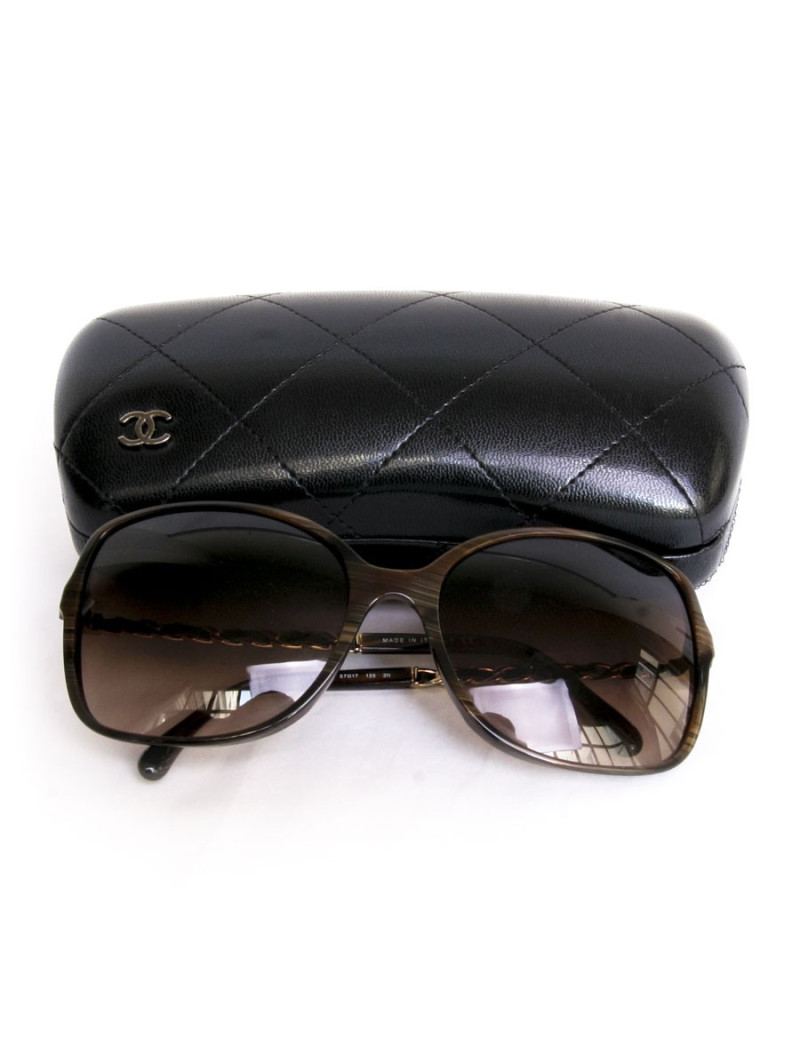 Lunettes de soleil CHANEL marron façon bois 