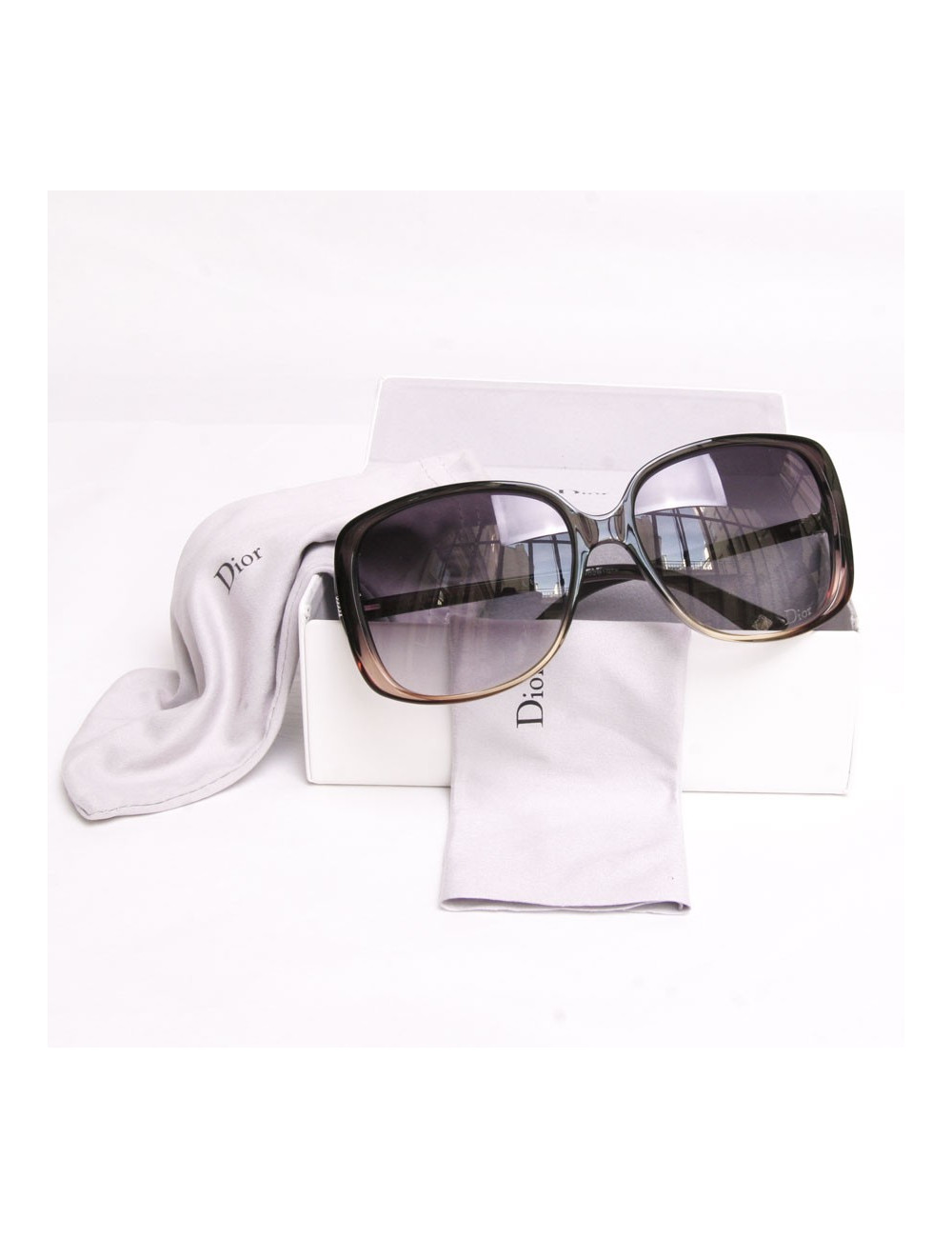 Lunettes de soleil DIOR larges 