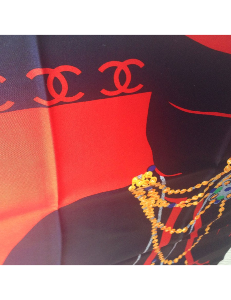 Carré de soie CHANEL "coco" bleu marine