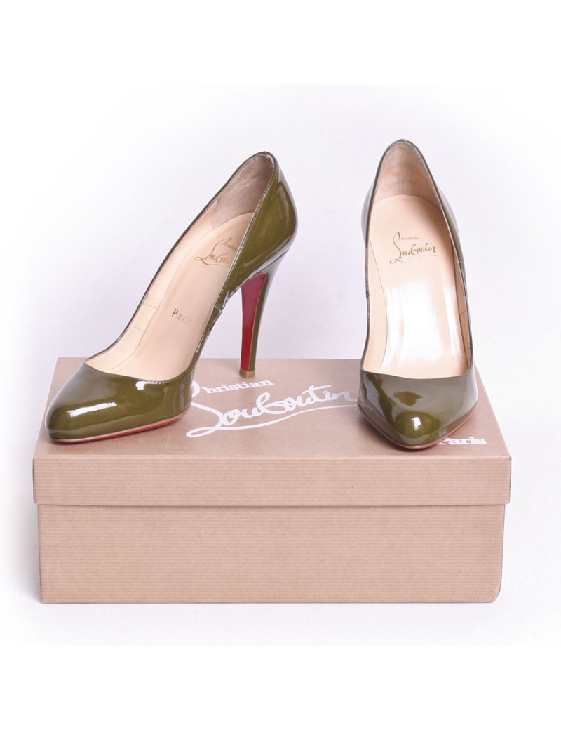 Escarpins "Fifi" CHRISTIAN LOUBOUTIN T 36 vernis vert kaki