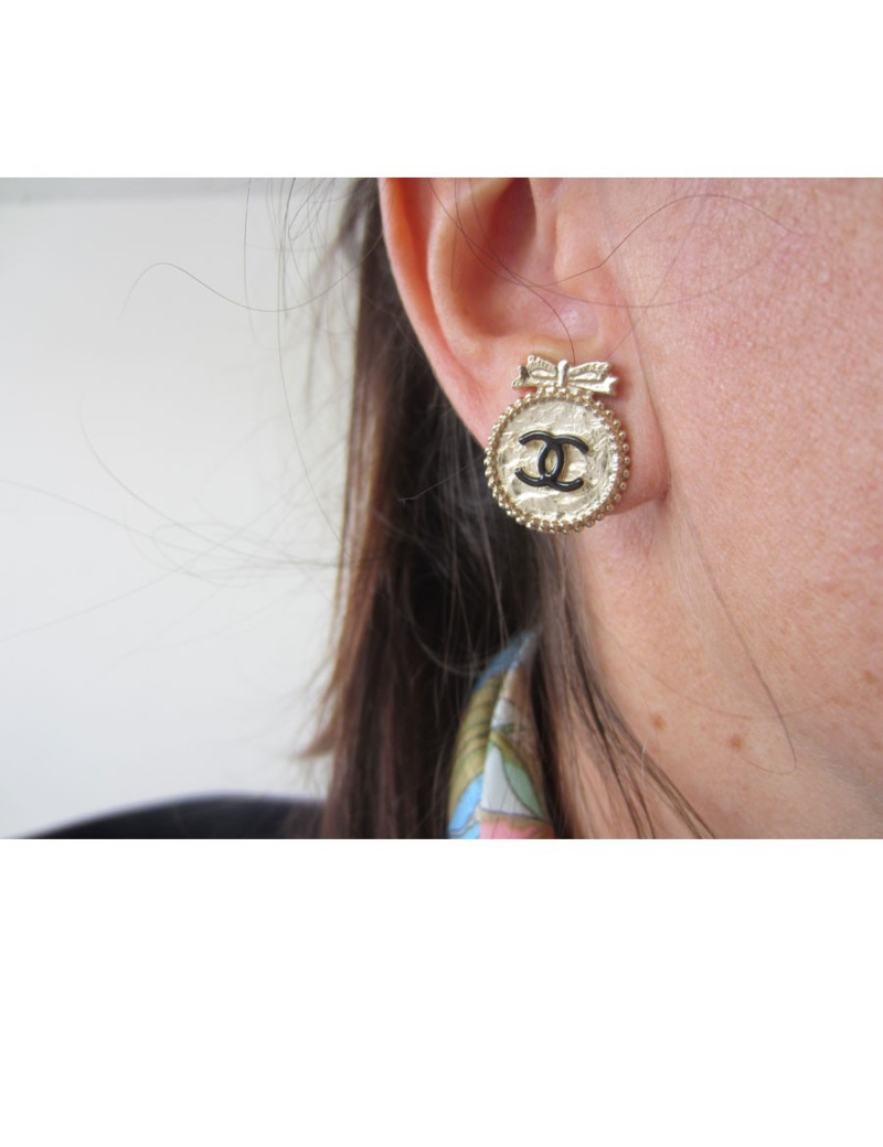 Earrings Clips CHANEL 'CC' gold & black enamel