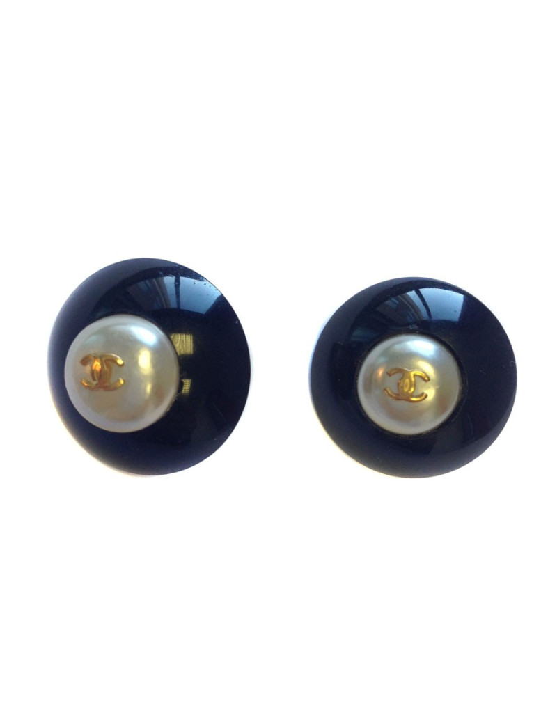 Clips CHANEL noirs et perles nacrées vintage