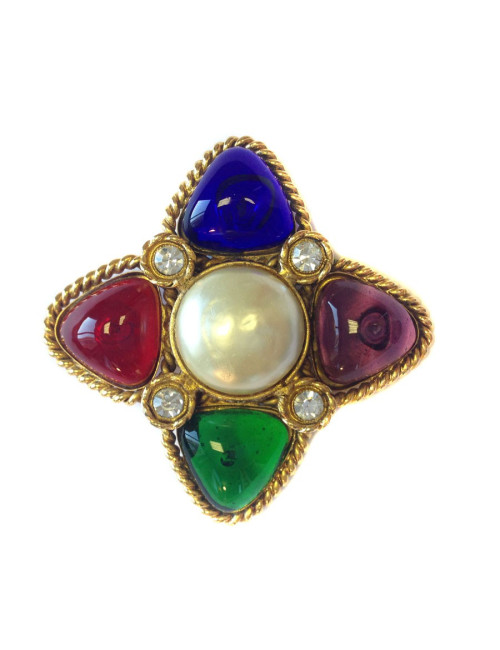Broche Couture CHANEL pâte de verre émeraude, améthyste, saphir et rubis