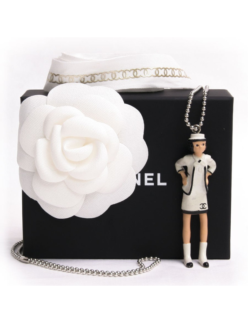 sautoir CHANEL Figurine "COCO"