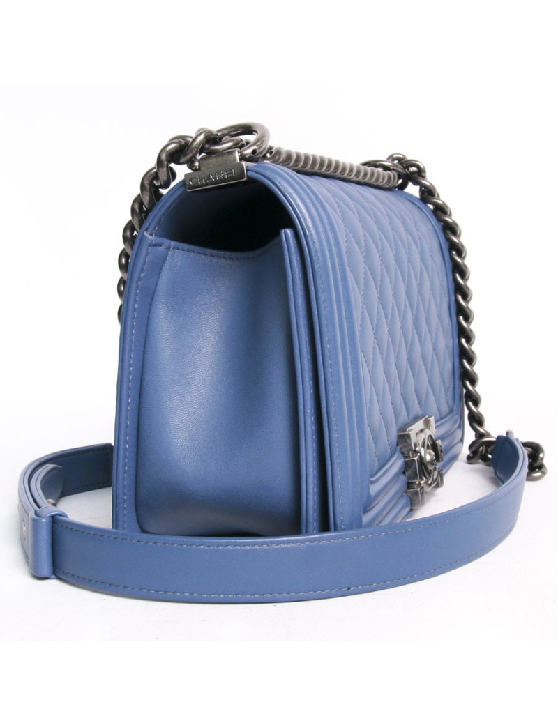 Sac "Boy"CHANEL matelassé en cuir d'agneau bleu
