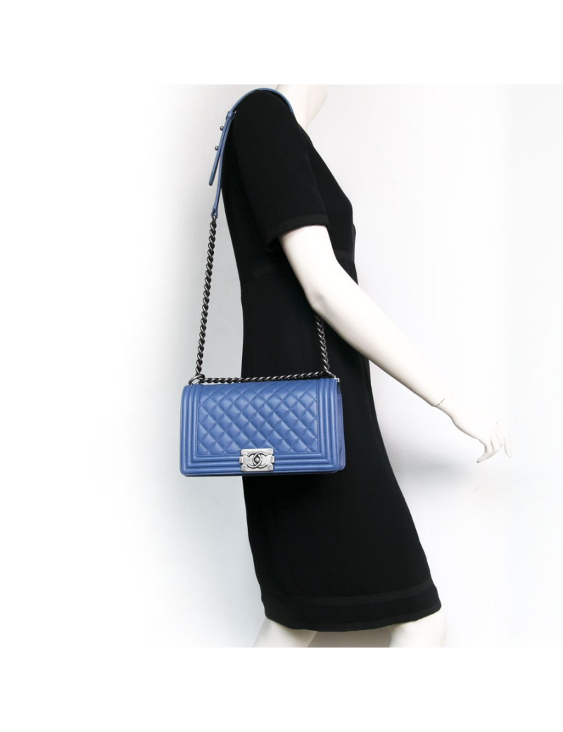 Sac "Boy"CHANEL matelassé en cuir d'agneau bleu