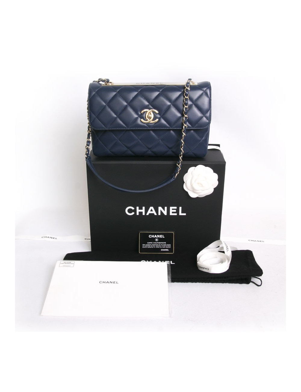 Sac CHANEL cuir d'agneau lisse bleu