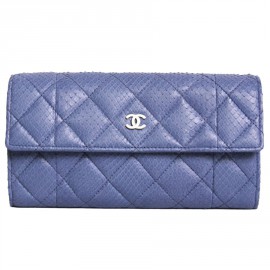 CHANEL wallet in blue jeans python