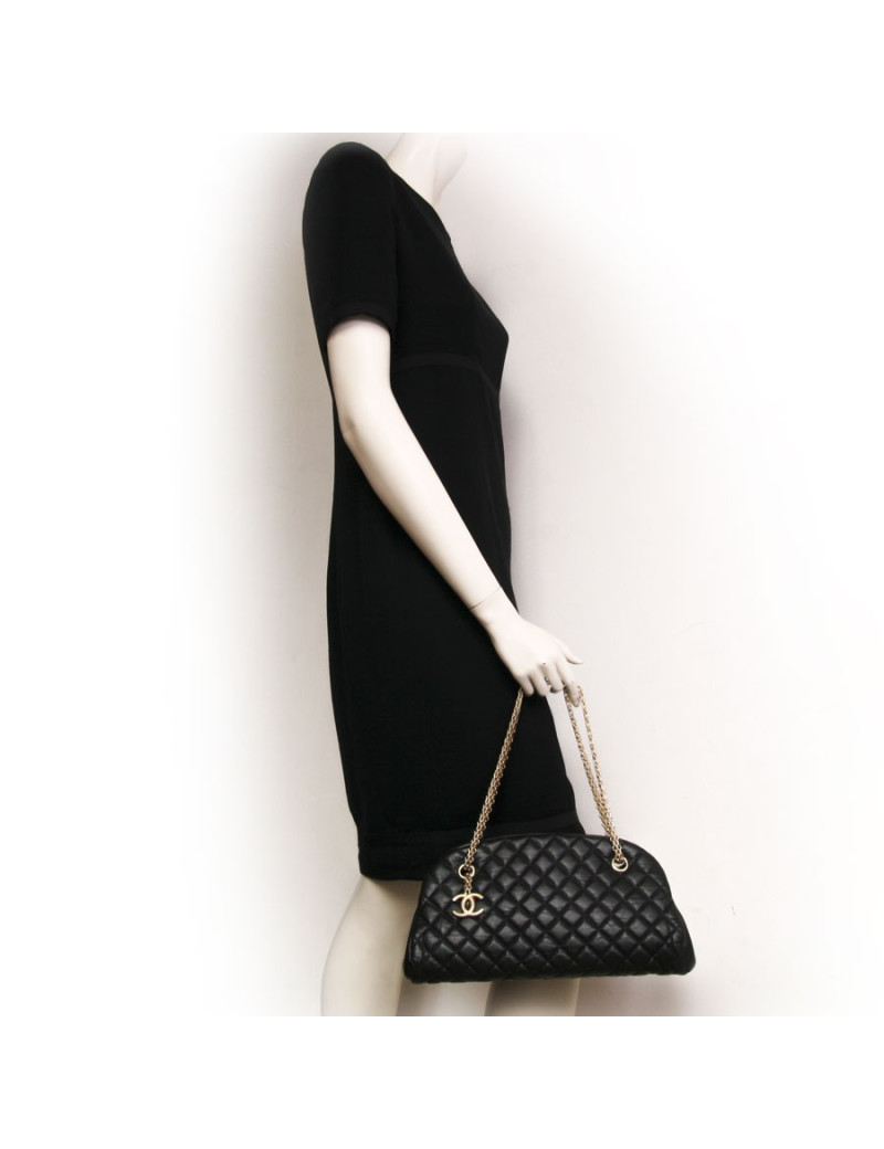 Sac CHANEL "Bowling" en cuir d'agneau lisse noir matelassé