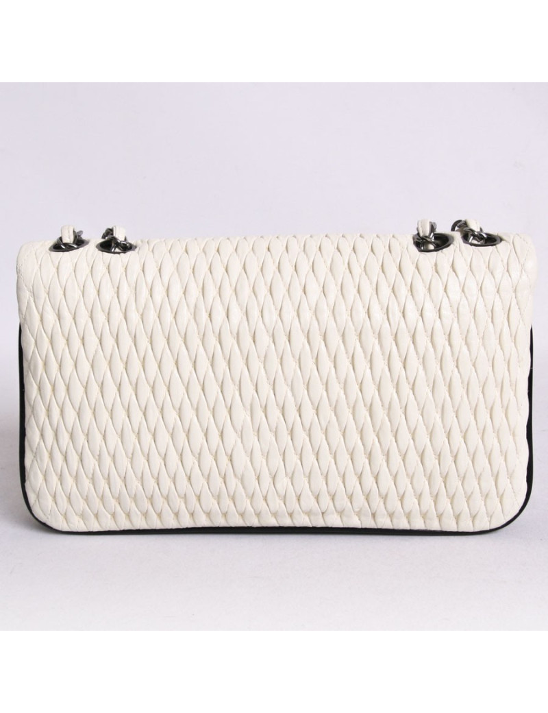 Sac CHANEL cuir gaufré coquille d’œuf et verni noir