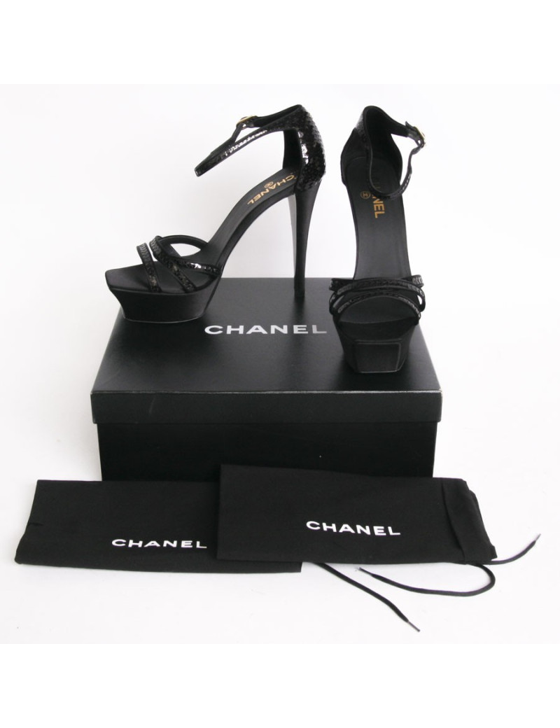Sandales hautes CHANEL avec plateforme à sequins  et soie noirs 