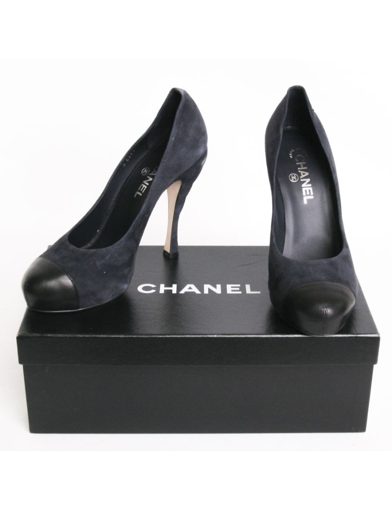 Escarpins CHANEL T 41 veau velours marine et bouts noirs