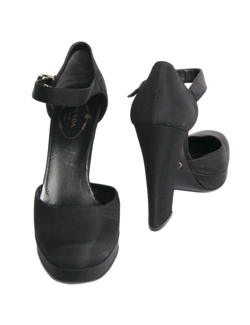 Escarpins PRADA  t 38.5 en satin noir