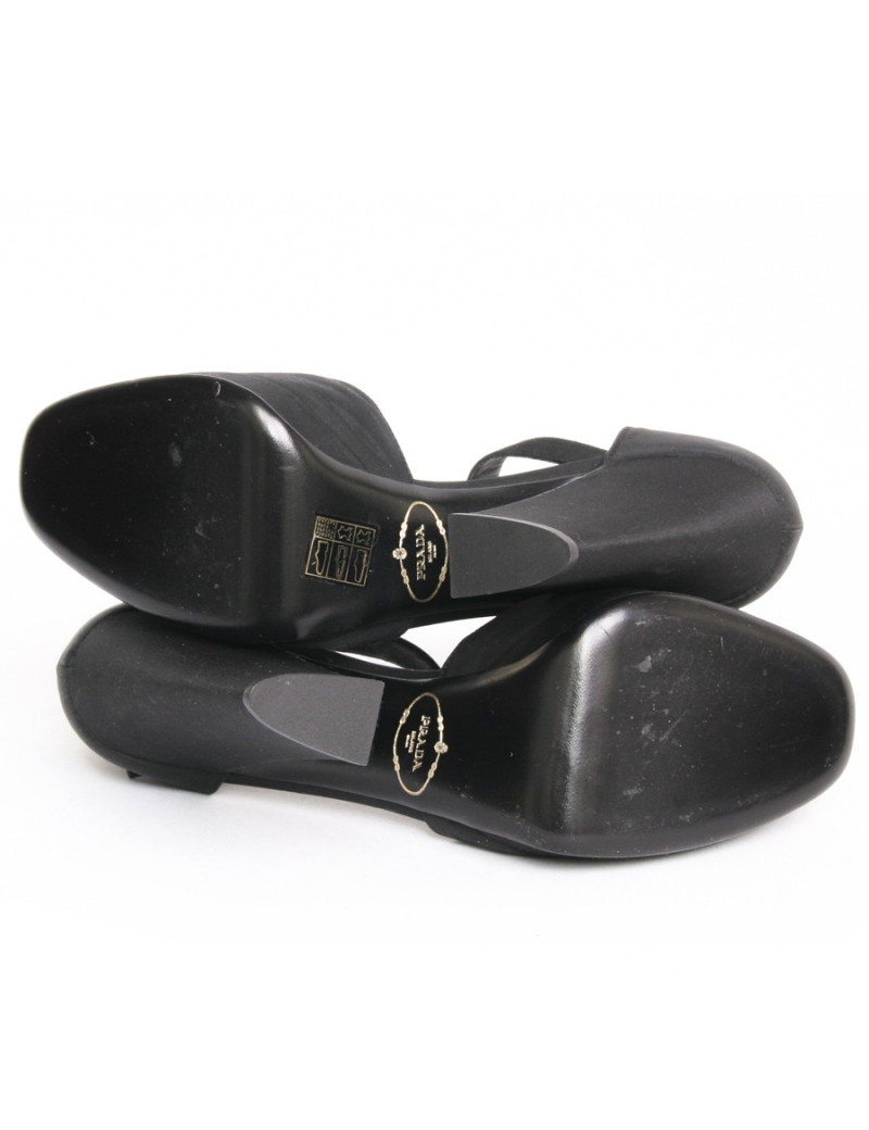 Escarpins PRADA  t 38.5 en satin noir