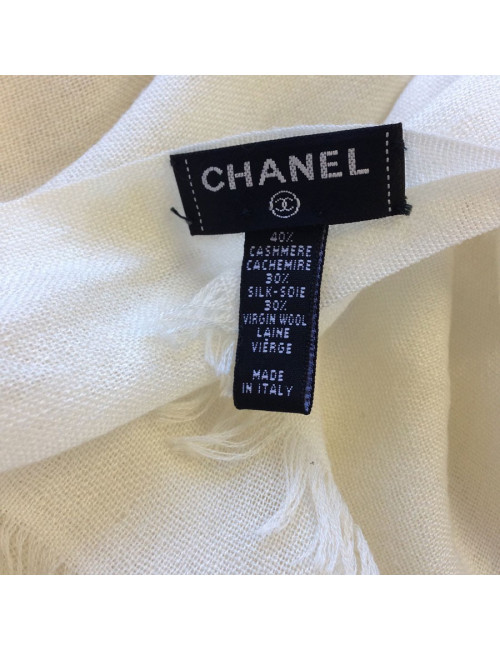 Etole CHANEL écrue à bord frangé en cachemire, soie et laine