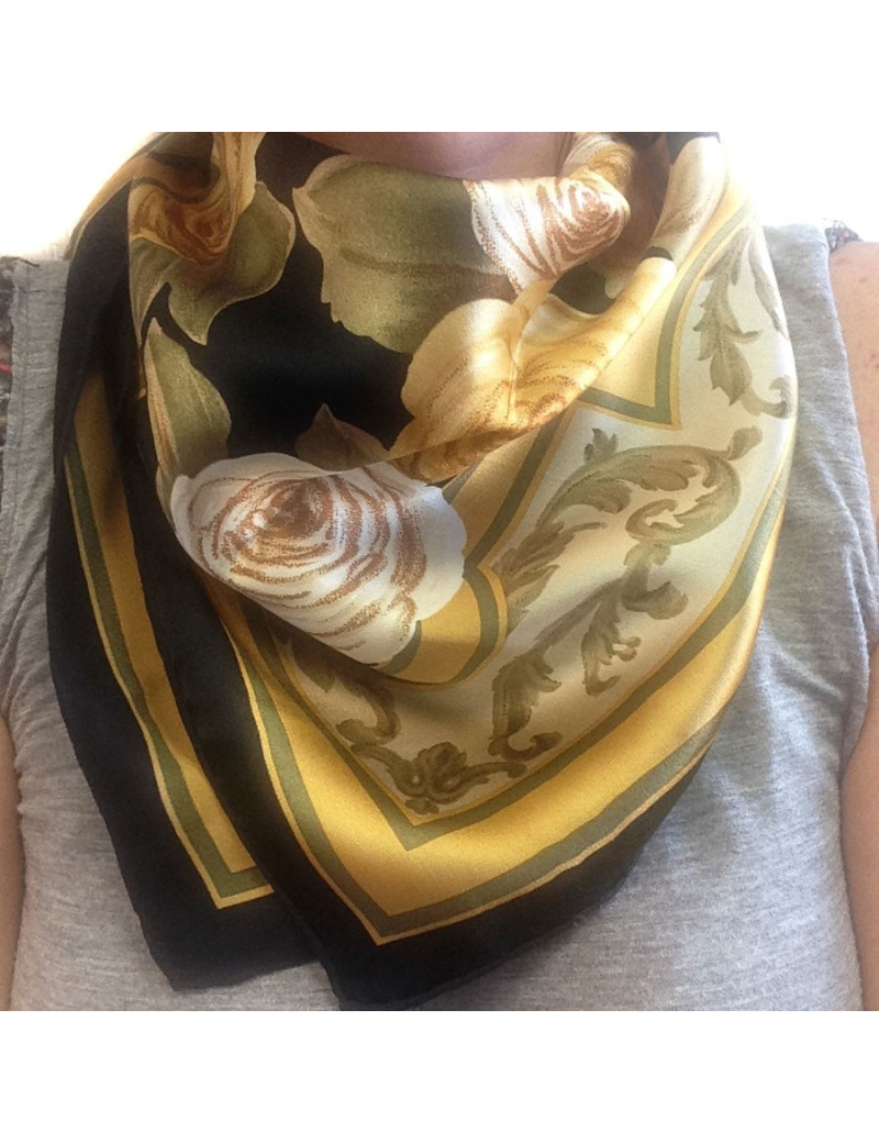 Foulard CHRISTIAN DIOR en soie noir et or