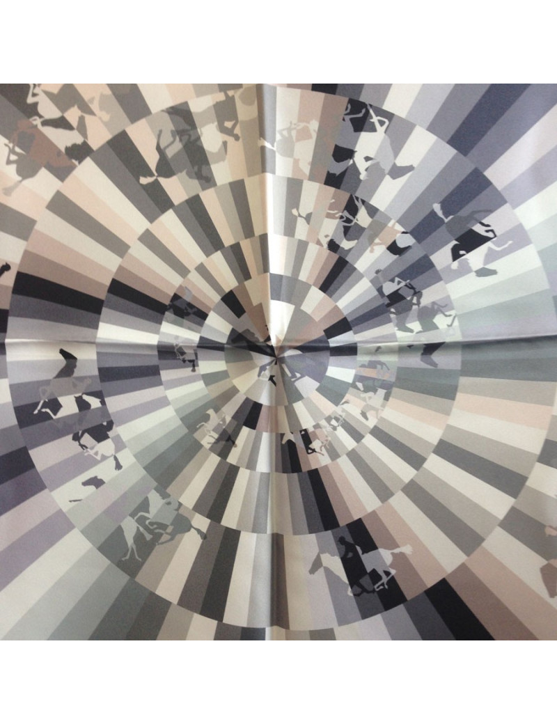 Carré de soie HERMES "Galop chromatique" 