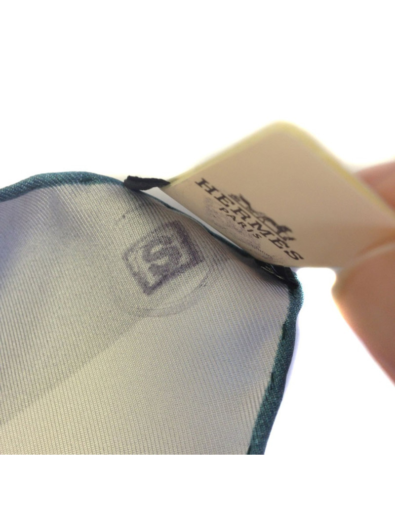 Carré de soie HERMES "Galop chromatique" 