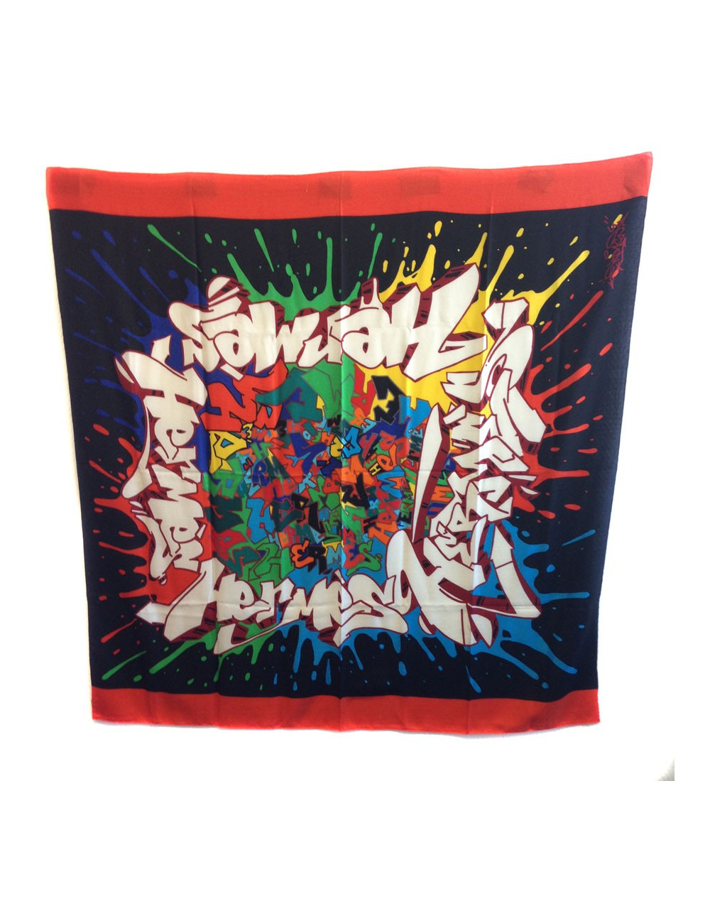 Châle HERMES bords noirs et orange cachemire et soie motif graffitis