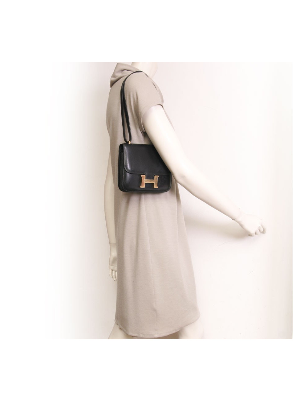 Mini sac "Constance" HERMES cuir box noir vintage