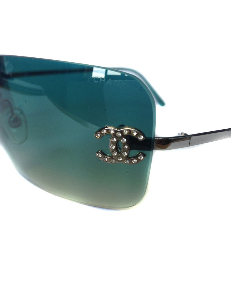 Lunettes de soleil CHANEL verre vert fumé double C strass