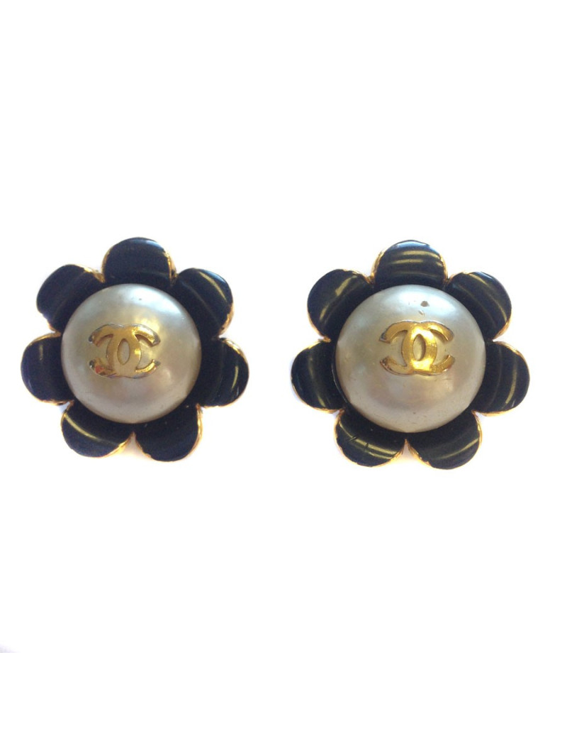 Clips d'oreille CHANEL perles nacrées 
