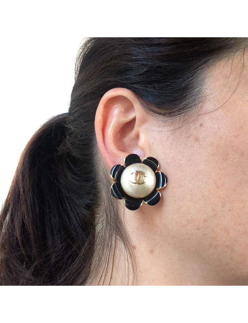 Clips d'oreille CHANEL perles nacrées 