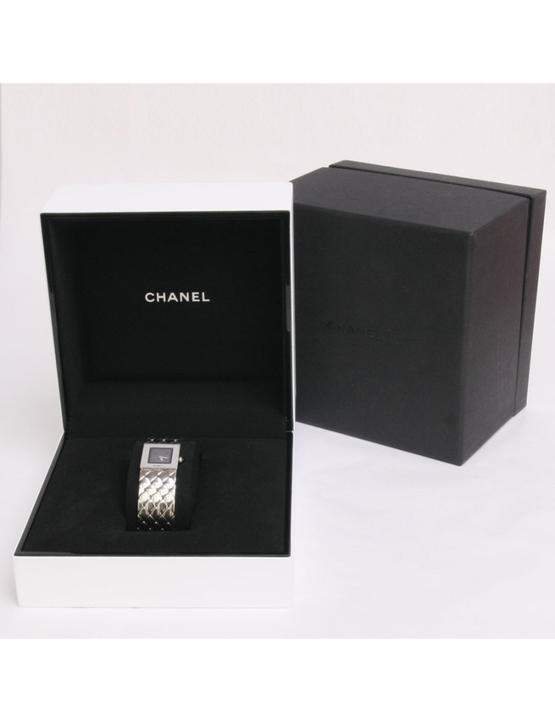 Montre CHANEL matelassée  en acier 