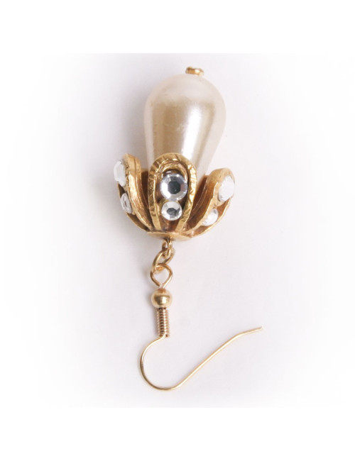 Clous d'oreille MARGUERITE DE VALOIS perle ovale avec perle émeraude et strass