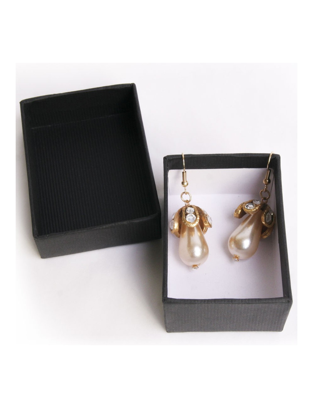 Clous d'oreille MARGUERITE DE VALOIS perle ovale avec perle émeraude et strass