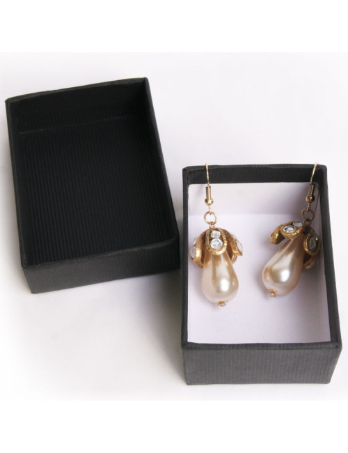 Clous d'oreille MARGUERITE DE VALOIS perle ovale avec perle émeraude et strass