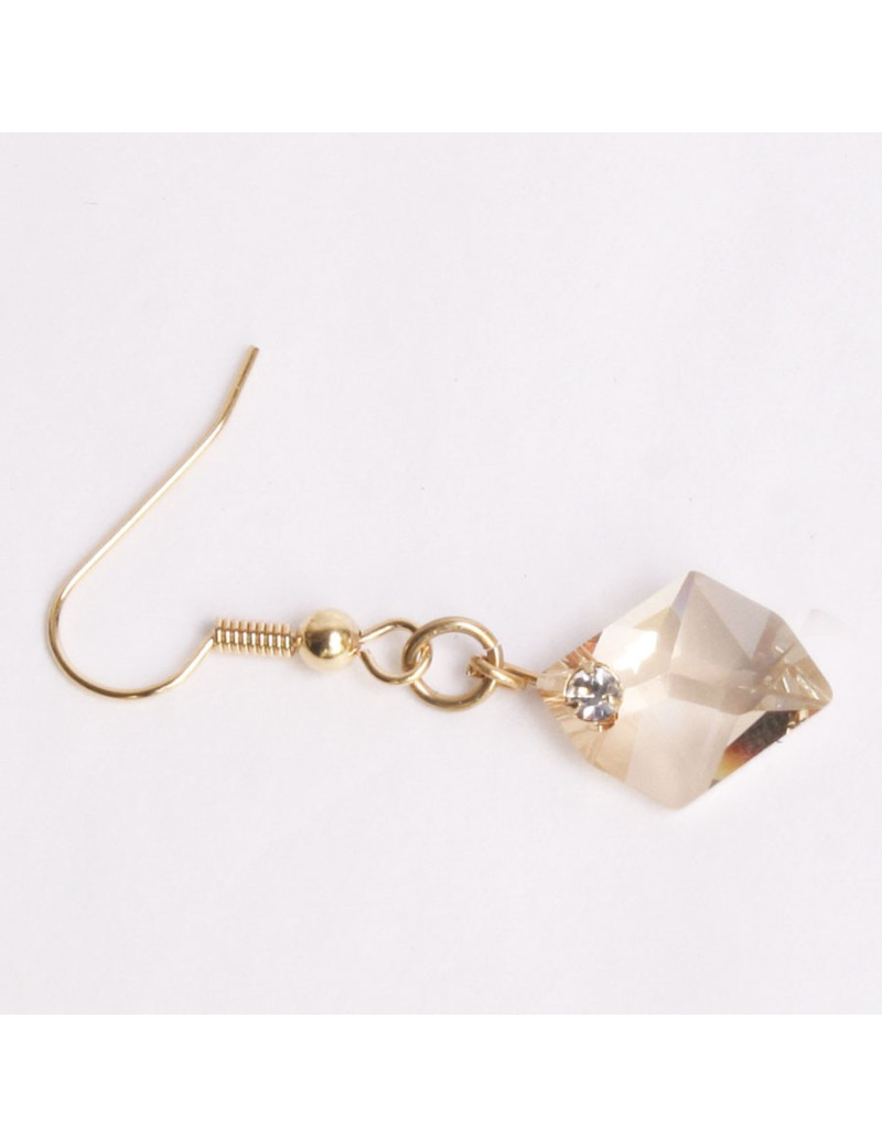 Clous d'oreille MARGUERITE DE VALOIS pierre  taillée et facettée or  avec brillant 