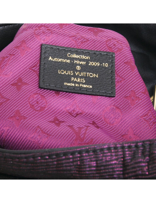 Sac "Néo Noé" LOUIS VUITTON cuir embossé monogram framboise