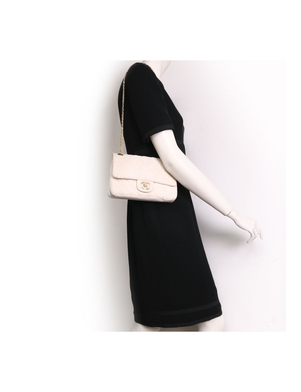 Sac timeless CHANEL en toile écru vintage