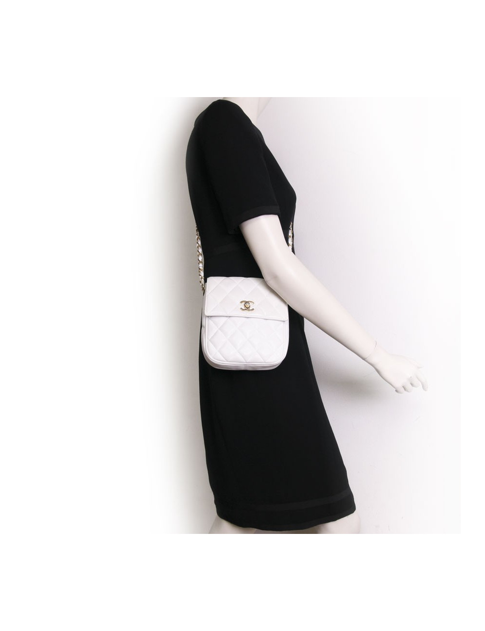 White vintage CHANEL quilted leather bag