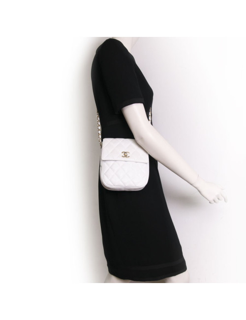 Sac CHANEL cuir matelassé blanc vintage
