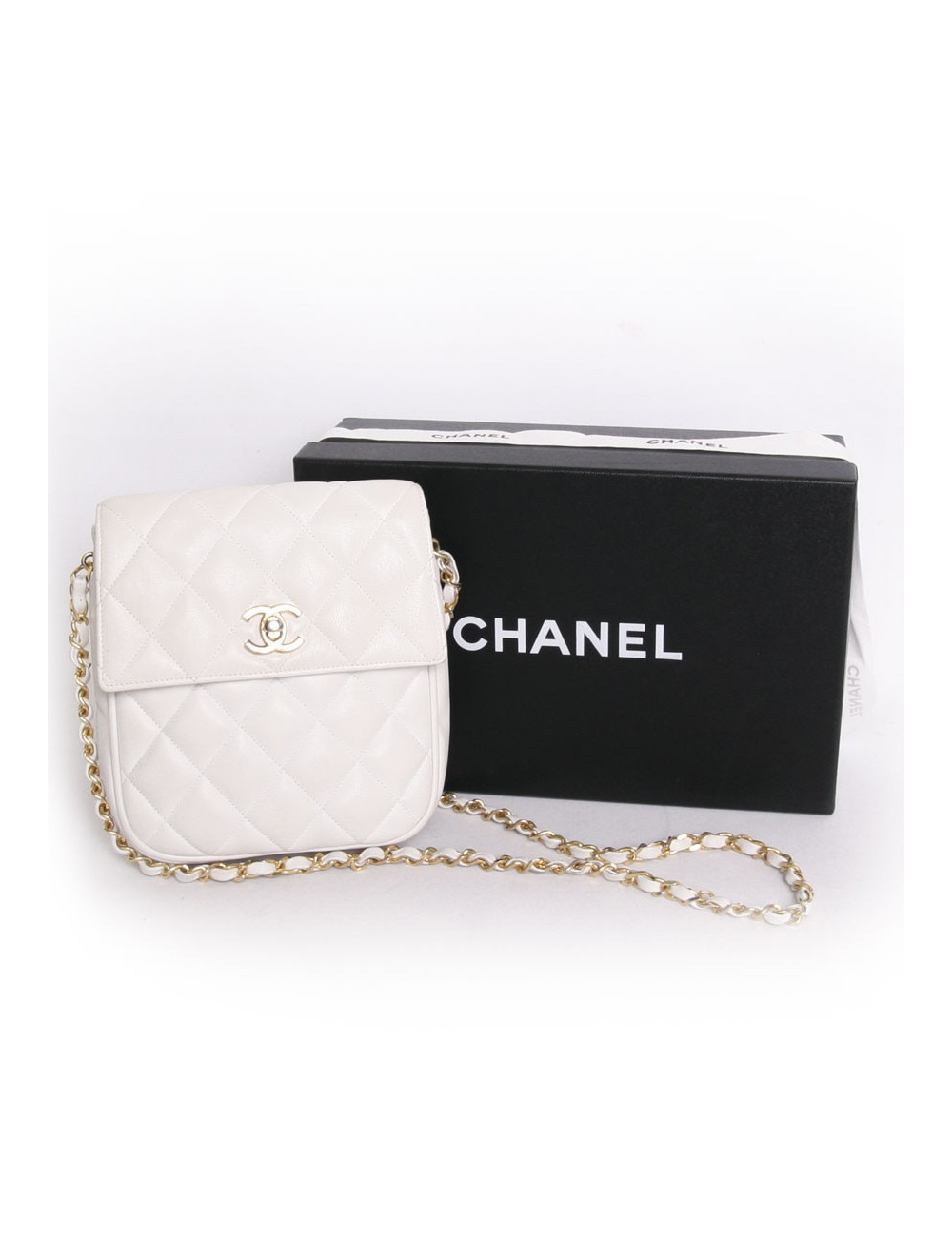White vintage CHANEL quilted leather bag