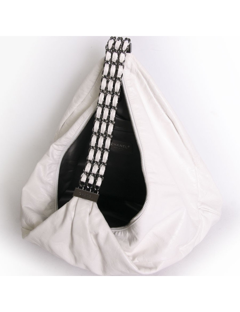 Sac besace CHANEL cuir d'agneau blanc 