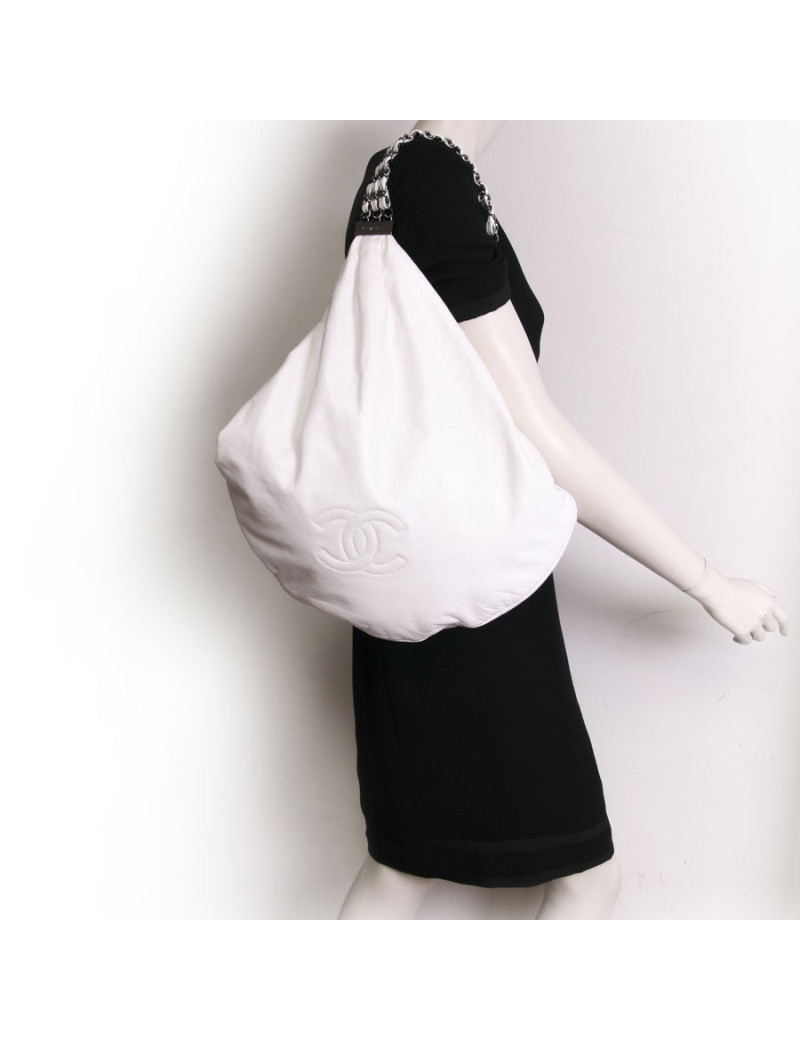 Sac besace CHANEL cuir d'agneau blanc 