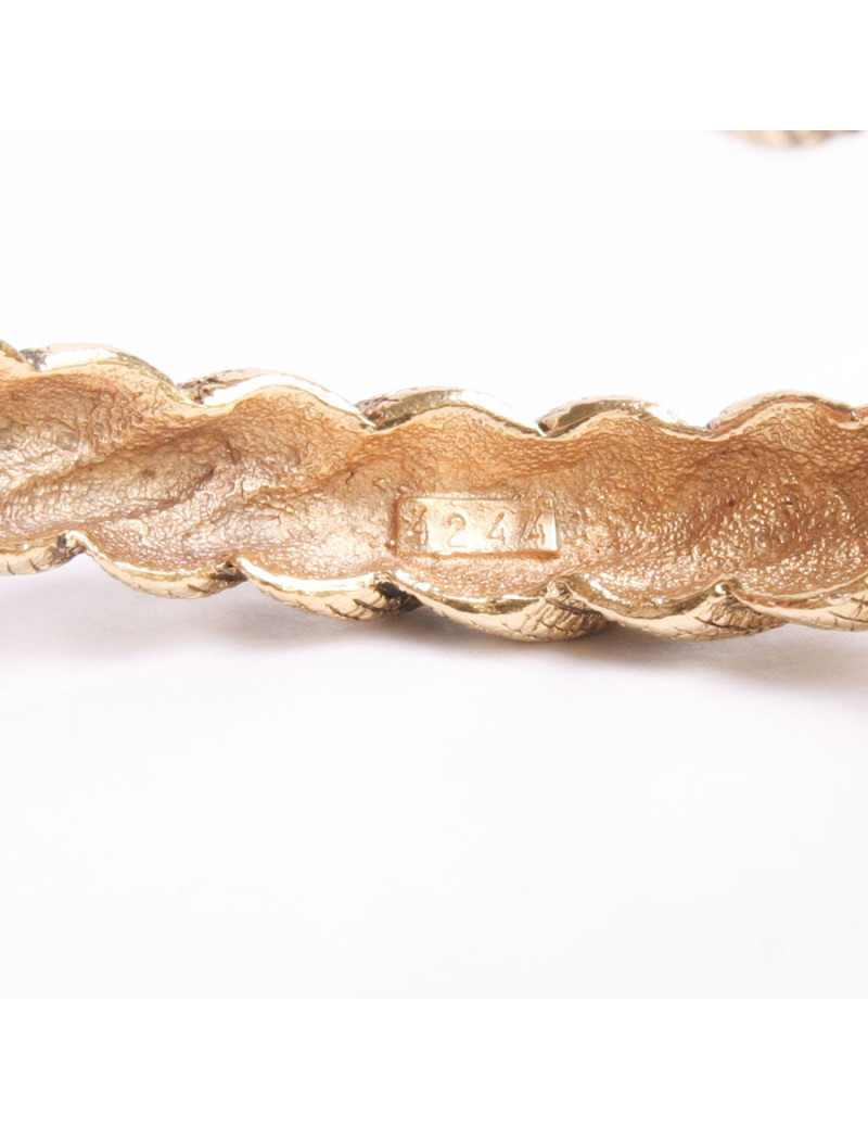 Bracelet couture  CHANEL en métal torsadé doré vieilli 