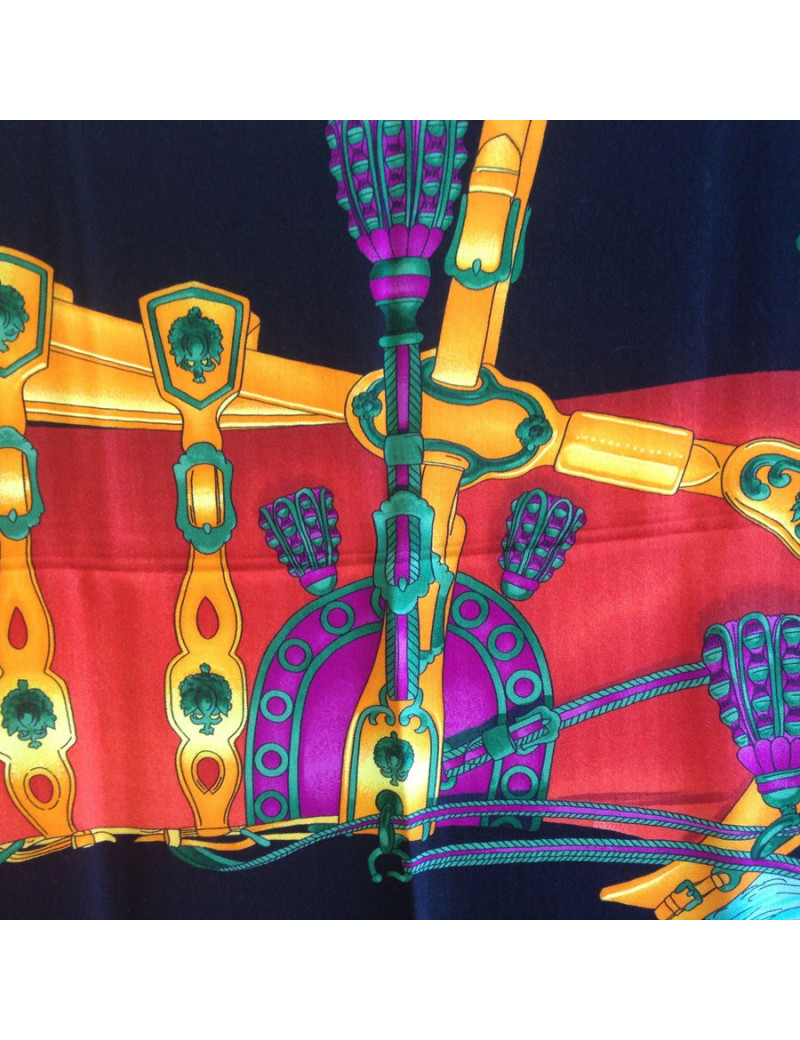 Châle HERMES "Harnais de cour" en cachemire et soie rouge, noir, vert 