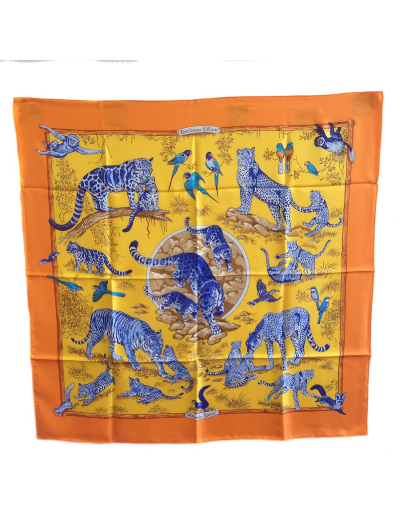 Carré de soie HERMES jaune "tendresse féline"