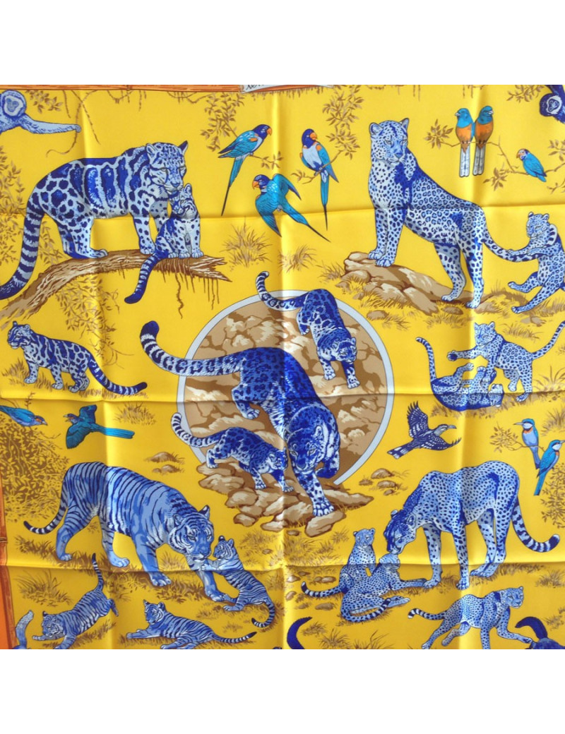 Square of silk HERMES yellow "feline tenderness"