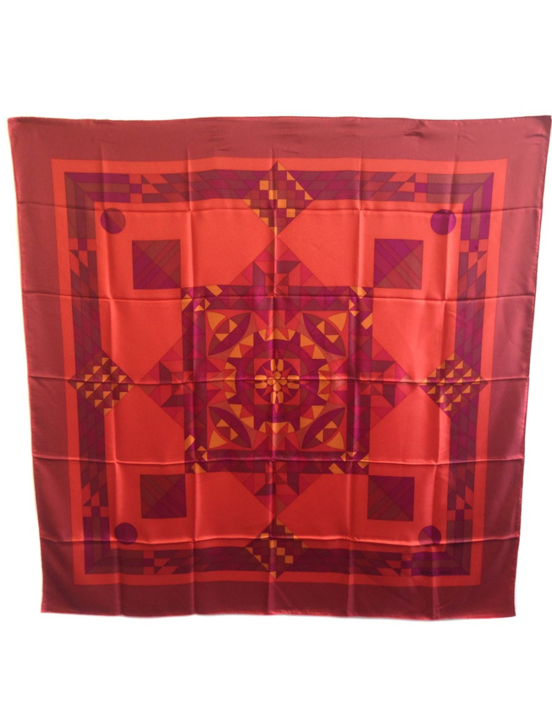 Grand carré HERMES "Psyché" en soie ocre