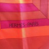 Grand carré HERMES "Psyché" en soie orange