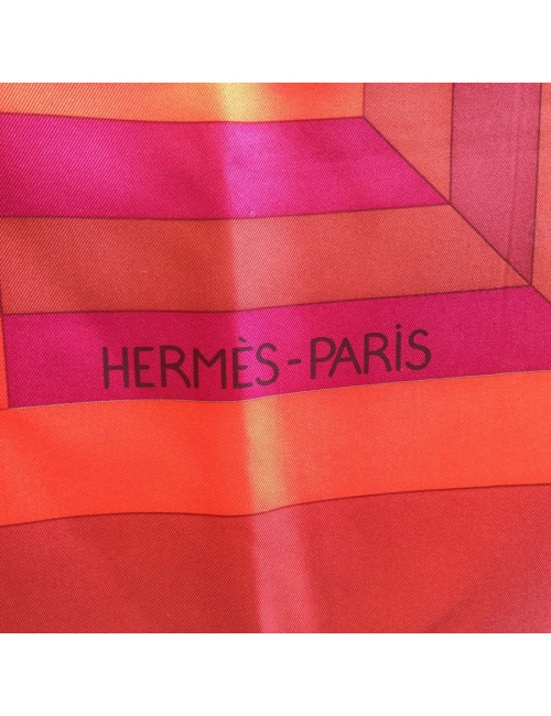 Grand carré HERMES "Psyché" en soie orange