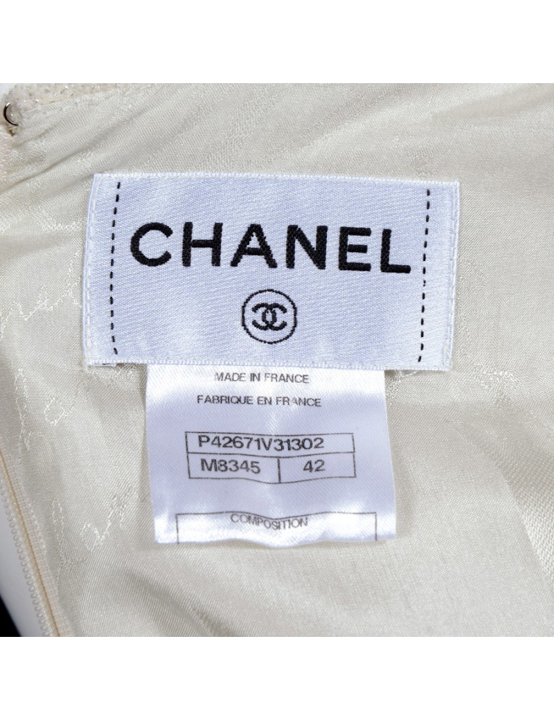 Robe CHANEL T 42 en laine et soie écru et fils d'argent
