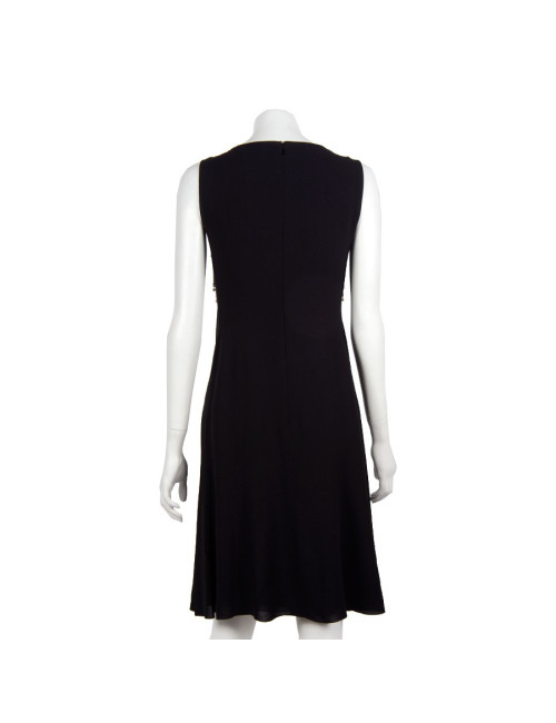 Robe CHANEL T 38 avec bijoux aux épaules